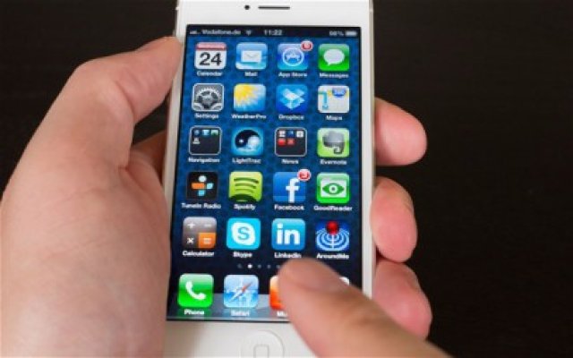 IPHONE pierde teren în faţa Samsung şi Motorola